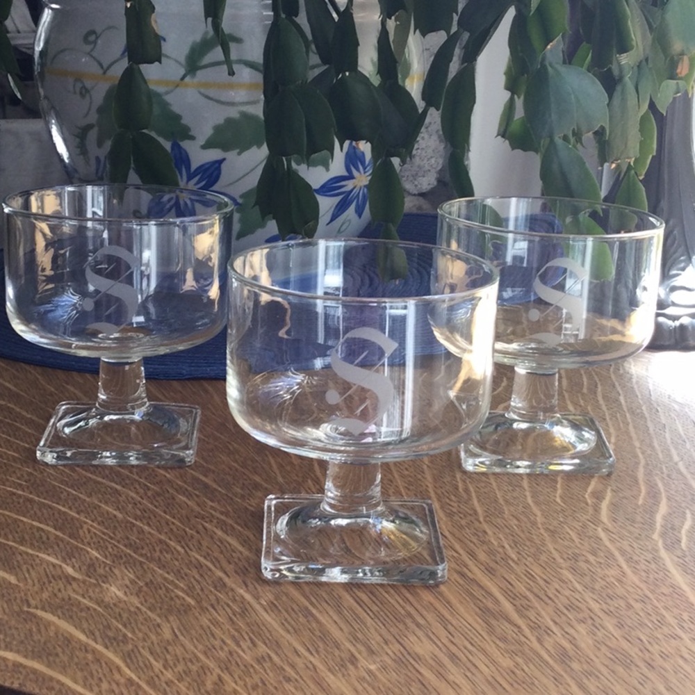 🌿Set of 3 Vintage Monogramed “S” Glasses🌿 - Picture 1 of 8